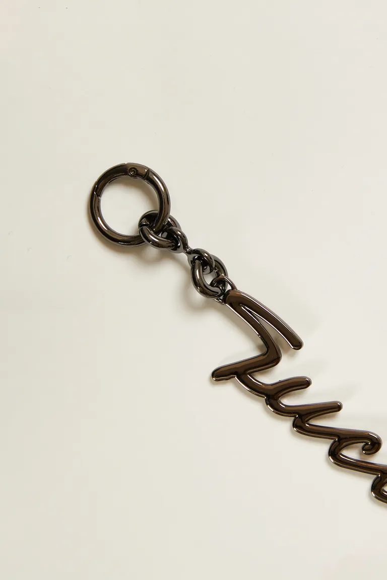 Llavero metálico con mosquetón y logo cursiva para llaves, carteras y jeans de Tucci en Llaveros para argentina