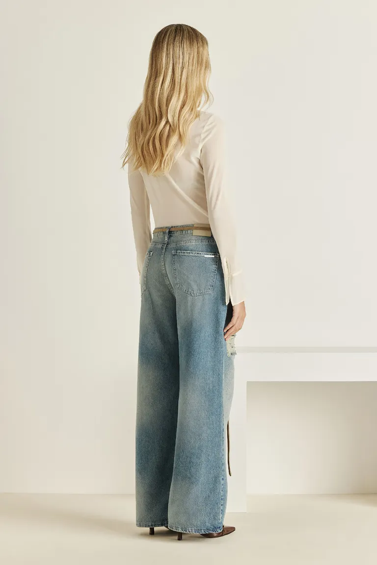 Pantalón denim tiro medio fit wide leg con detalles de lavado y roturas sútiles de Tucci en Pantalones para argentina