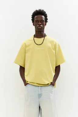 Remera bordada de Pull&Bear en Remeras y Polos para argentina
