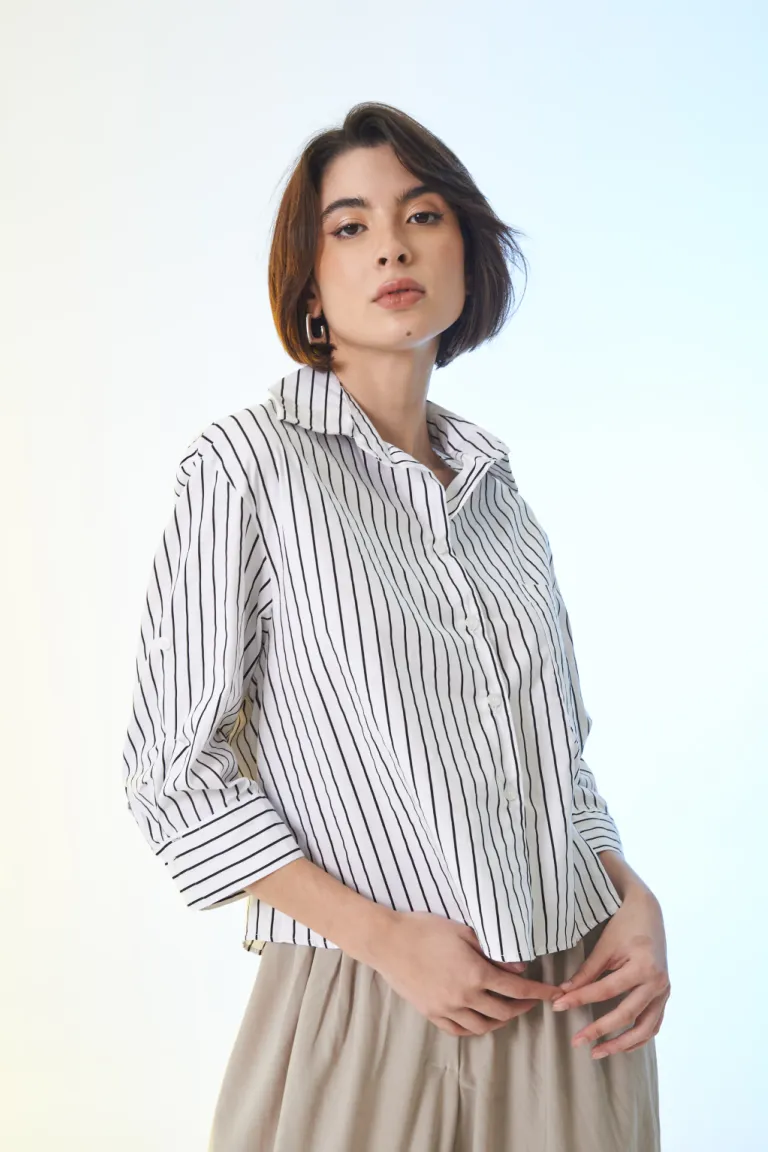 Camisa de rayas verticales, blanca, de manga larga y cuello con botones para mujer de Apricot en Camisas para argentina