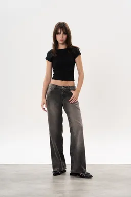 Jean denim tiro bajo pardo de Magda en Pantalones para argentina