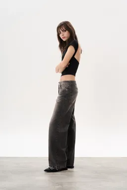 Jean denim tiro bajo pardo de Magda en Pantalones para argentina