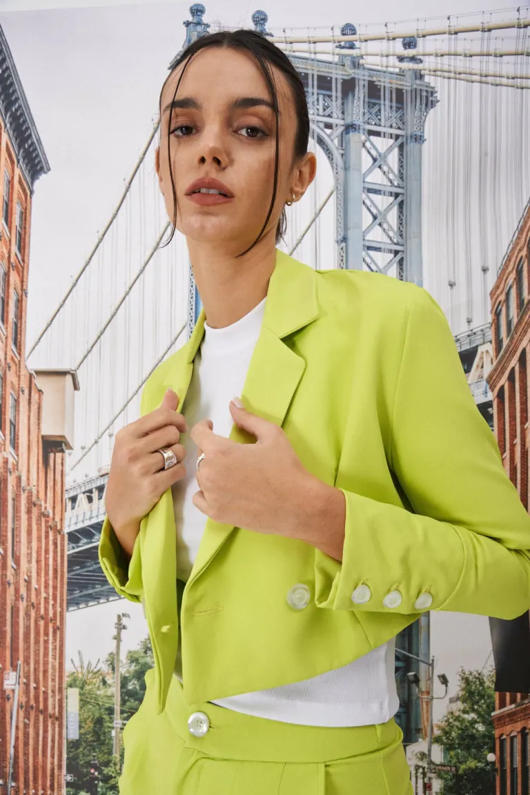 Blazer verde de corte moderno y elegante para mujer de Apricot en Blazers para argentina