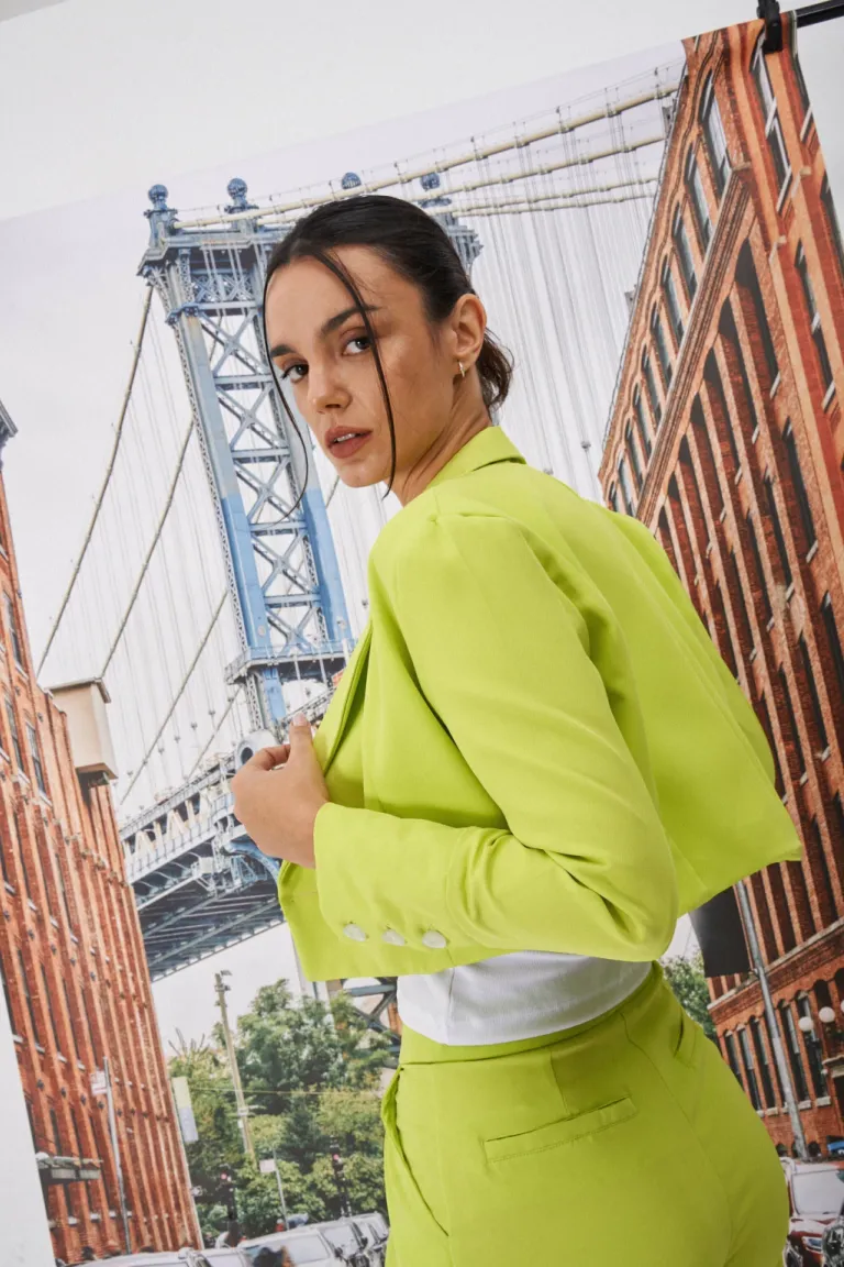 Blazer verde de corte moderno y elegante para mujer de Apricot en Blazers para argentina