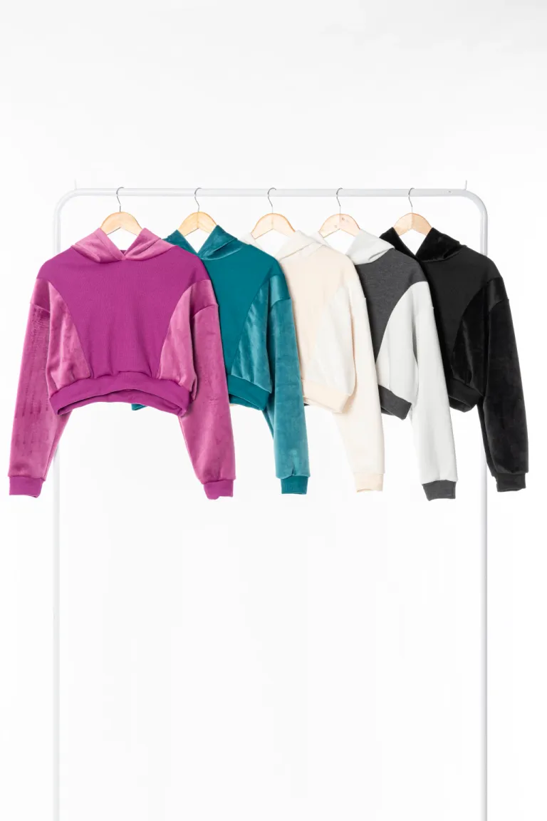 Buzo blanco cropped con capucha para mujer de Apricot en Buzos y Sweaters para argentina