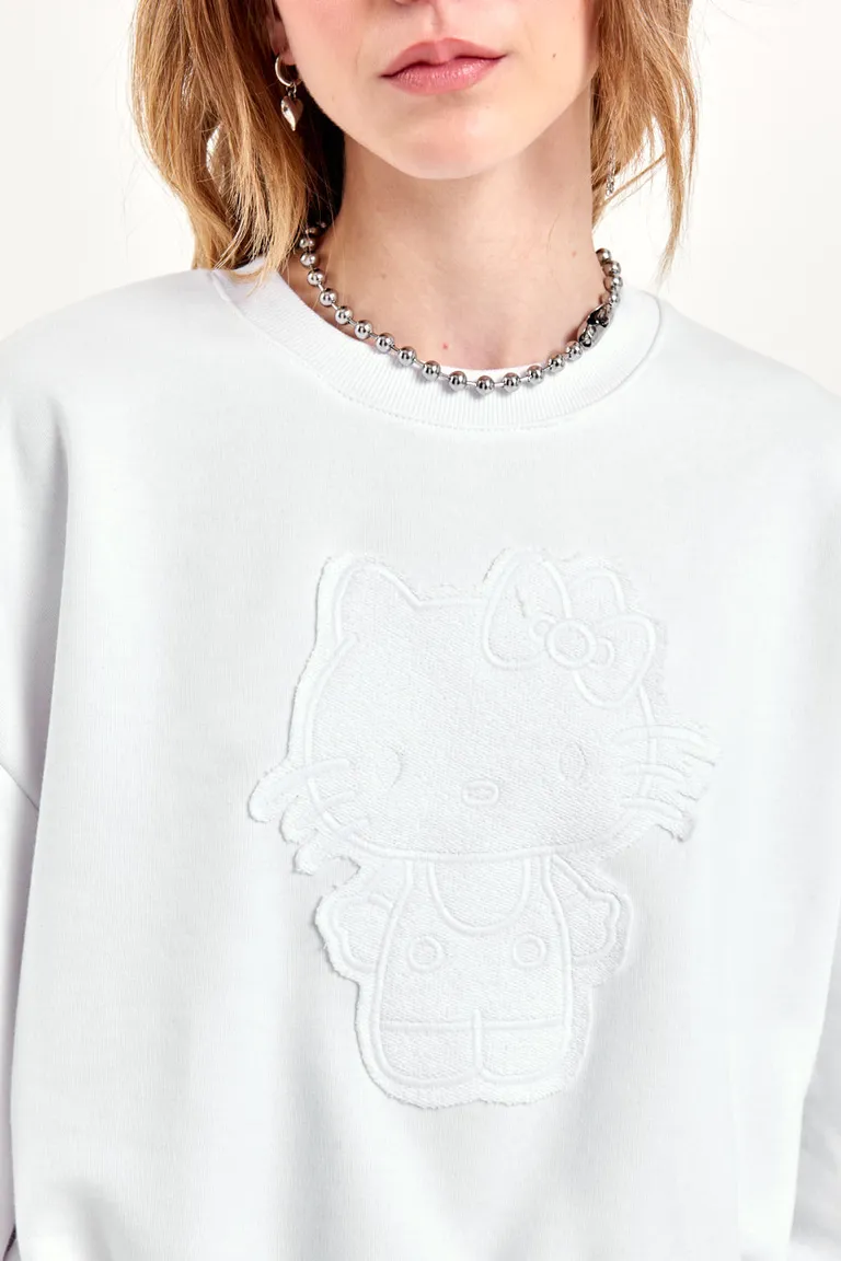 Buzo básico de algodón con parche bordado de Kitty, un toque adorable para tu estilo casual de 47 Street en Buzos y Sweaters para argentina