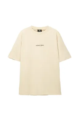 Remera con gráfico bordado de Pull&Bear en Remeras y Polos para argentina