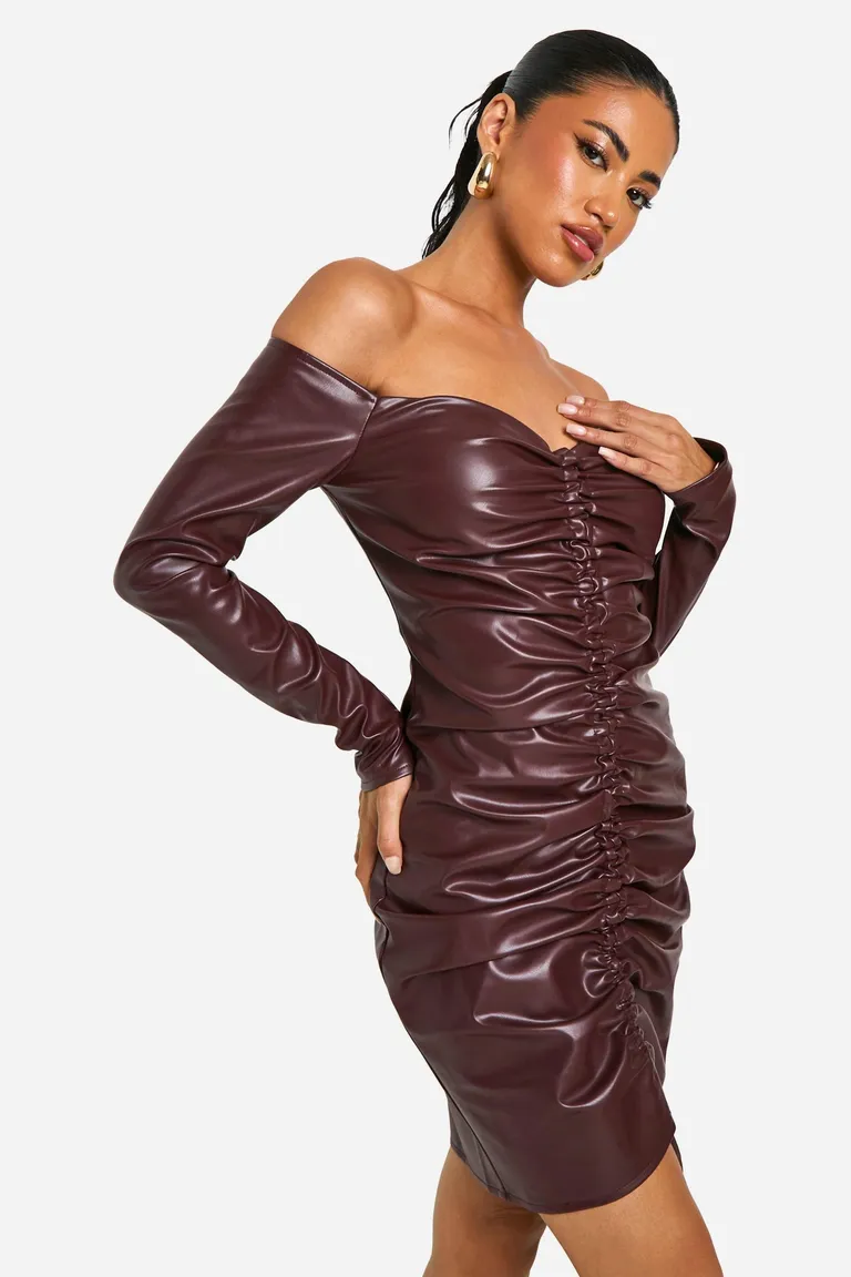 Mini vestido cuero sintético fruncido de Boohoo en Vestidos para argentina
