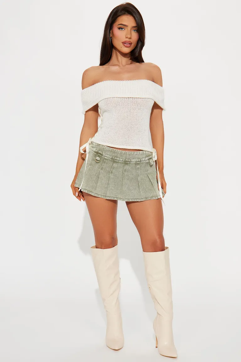 Suéter cordones ballet marfil de Fashion Nova en Buzos y Sweaters para argentina