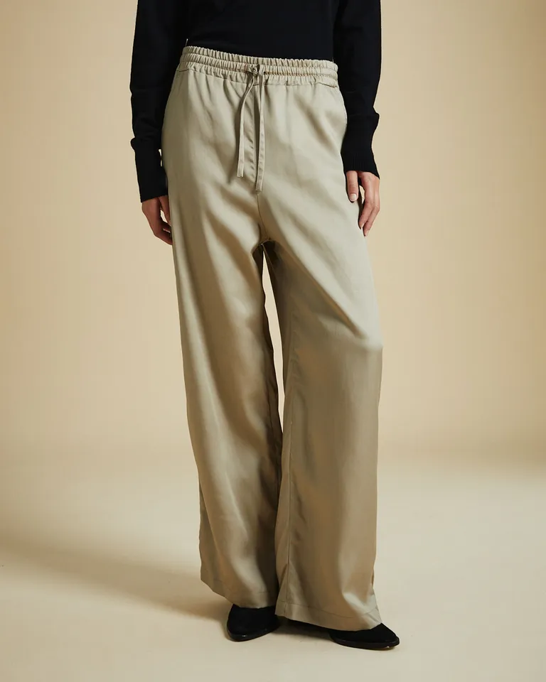 Pantalón de corte amplio con cintura elastizada y bolsillos laterales de Wanama en Pantalones para argentina