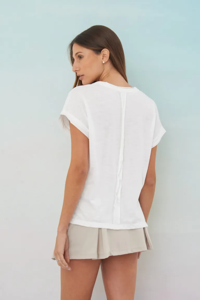 Remera de escote en V para mujer en color blanco de Apricot en Remeras para argentina