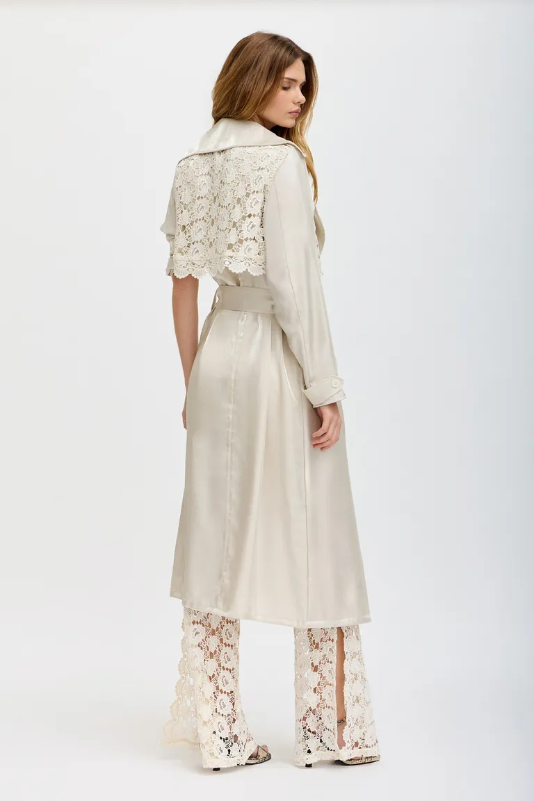 Abrigo de vestir en beige con detalles en encaje para los días cálidos de Tucci en Chaquetas para argentina