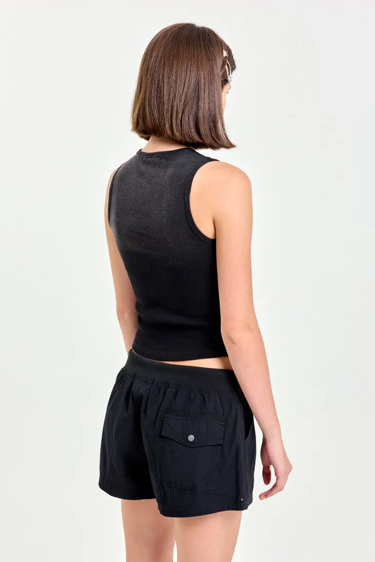 Shorts de gabardina negra con cintura ancha y cordón ajustable para un look casual urbano de 47 Street en Shorts para argentina