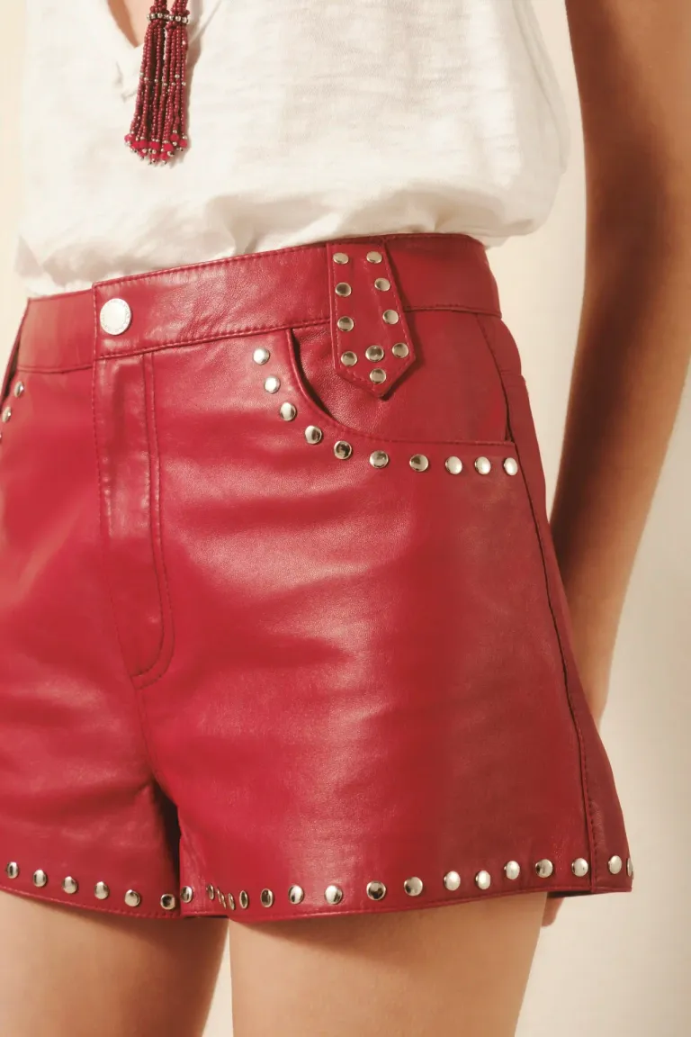 Shorts de cuero con toques metálicos, un must-have para el verano de Rapsodia en Shorts para argentina