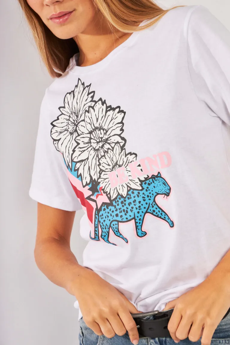 Remera de algodón con estampa de flores y animal en diseño vistoso de Belle en Remeras para argentina