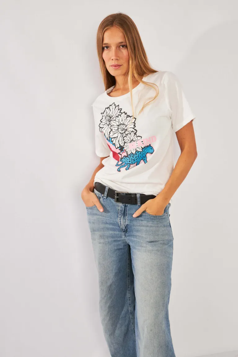 Remera de algodón con estampa de flores y animal en diseño vistoso de Belle en Remeras para argentina
