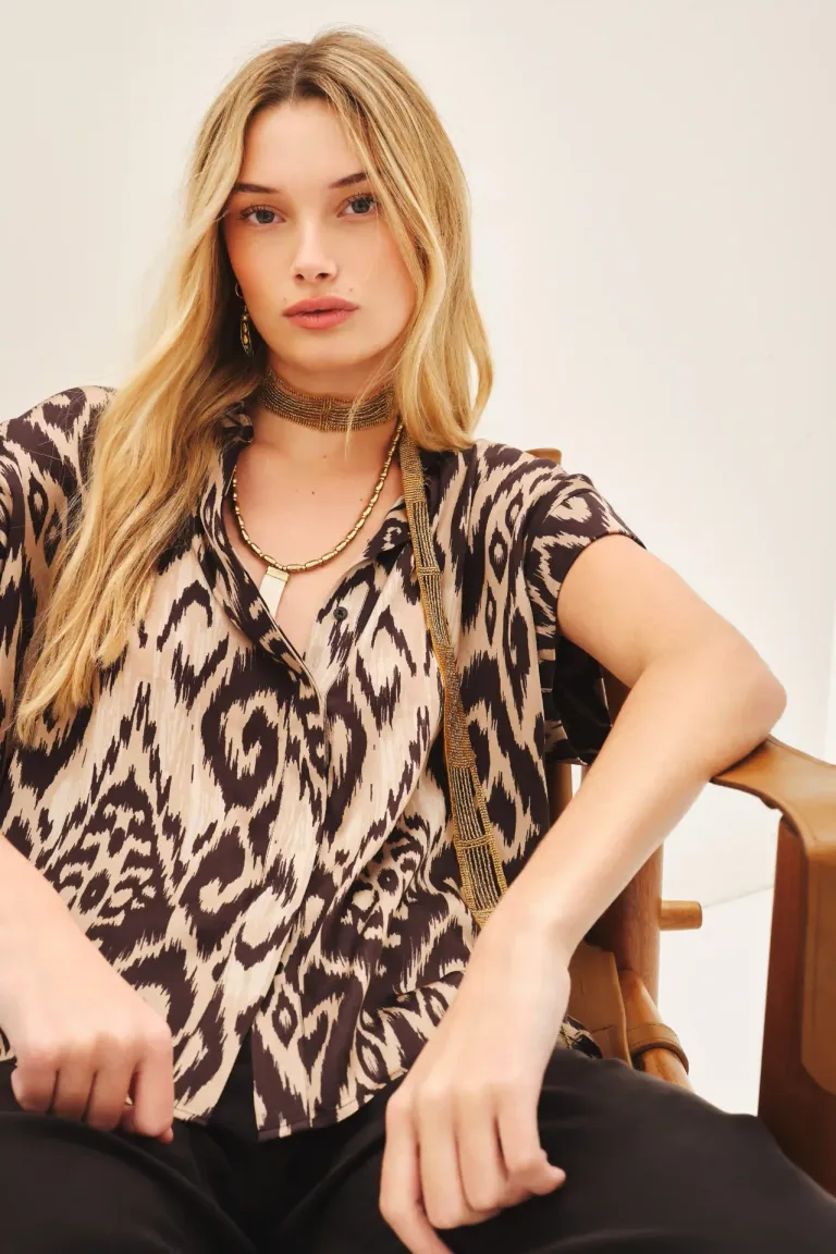 Camisa oversize con estampado llamativo y cuello camisero de Rapsodia en Camisas para argentina