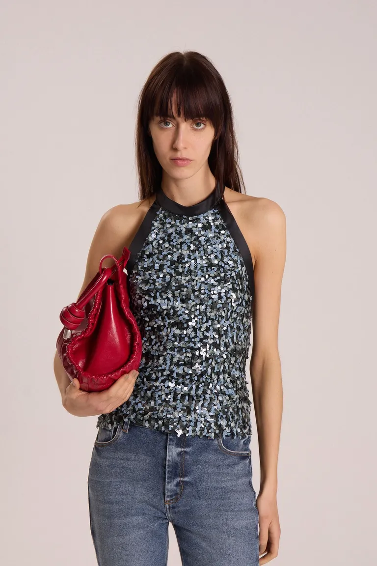 Top sin mangas gris con detalles de lentejuelas, escote redondo y espalda descubierta de Maria Cher en Tops para argentina