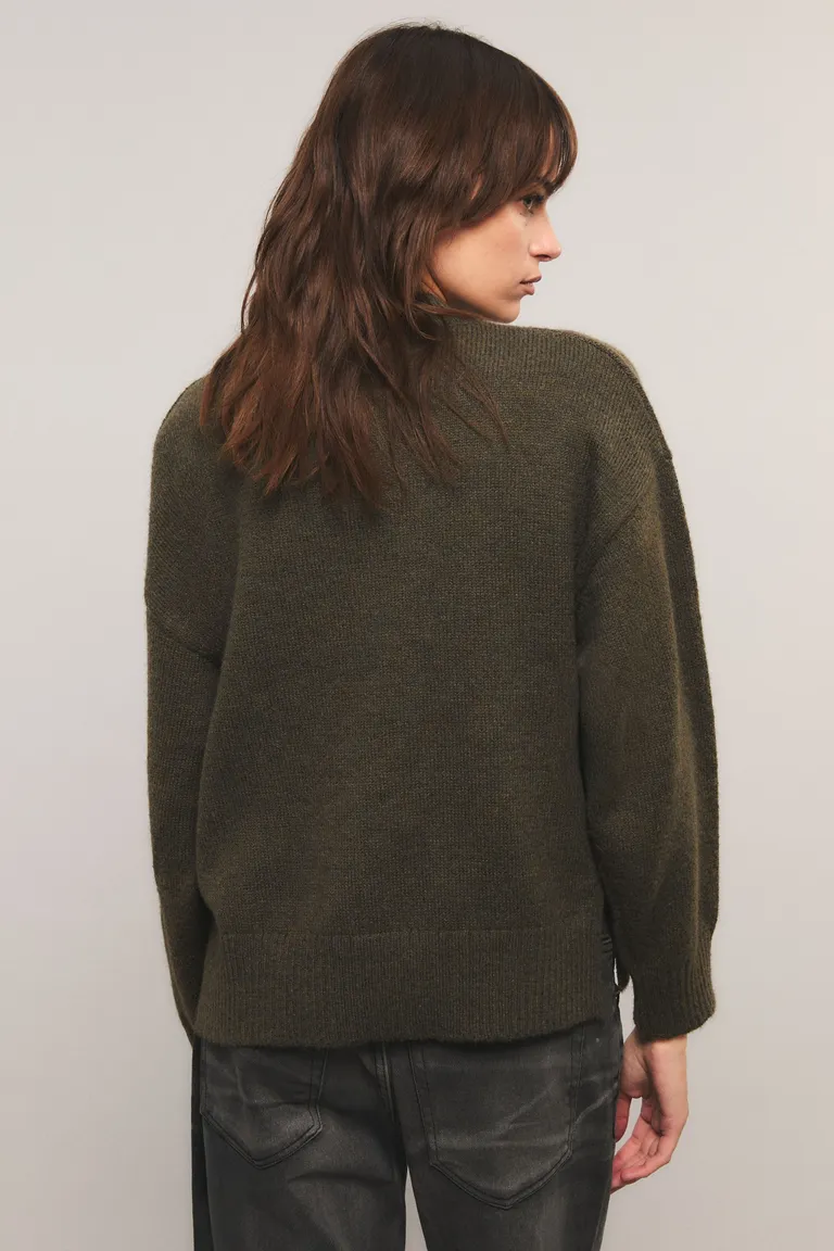 Sweater de punto con cuello redondo y diseño jacquard frontal con hombros caídos de Kosiuko en Buzos y Sweaters para argentina