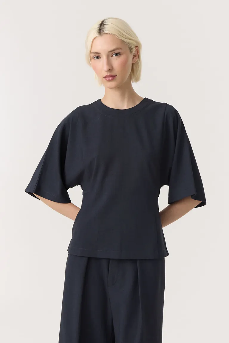 Top sastrero con mangas amplias y cierre en espalda de Furzai en Tops para argentina