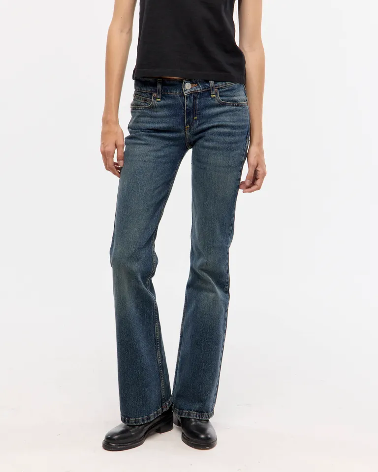 Jean de tiro bajo con corte bootcut y diseño de cinco bolsillos de Ay Not Dead en Pantalones para argentina