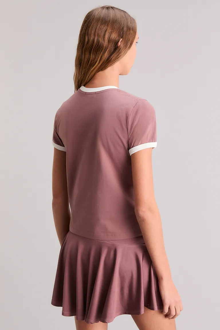 Remera femenina de manga corta con bordado exclusivo en tono rosado de Kosiuko en Remeras para argentina
