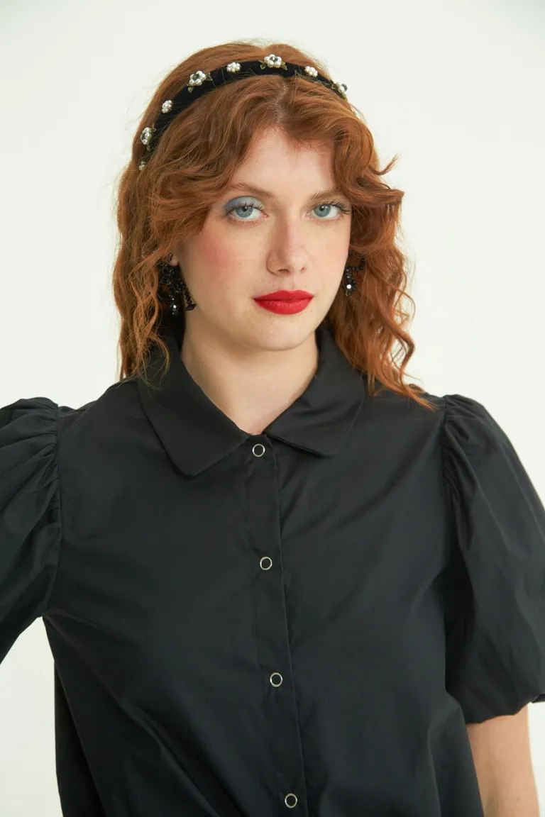 Camisa negra con mangas globo y cuello redondo, diseño versátil y moderno de Las Pepas en Camisas para argentina