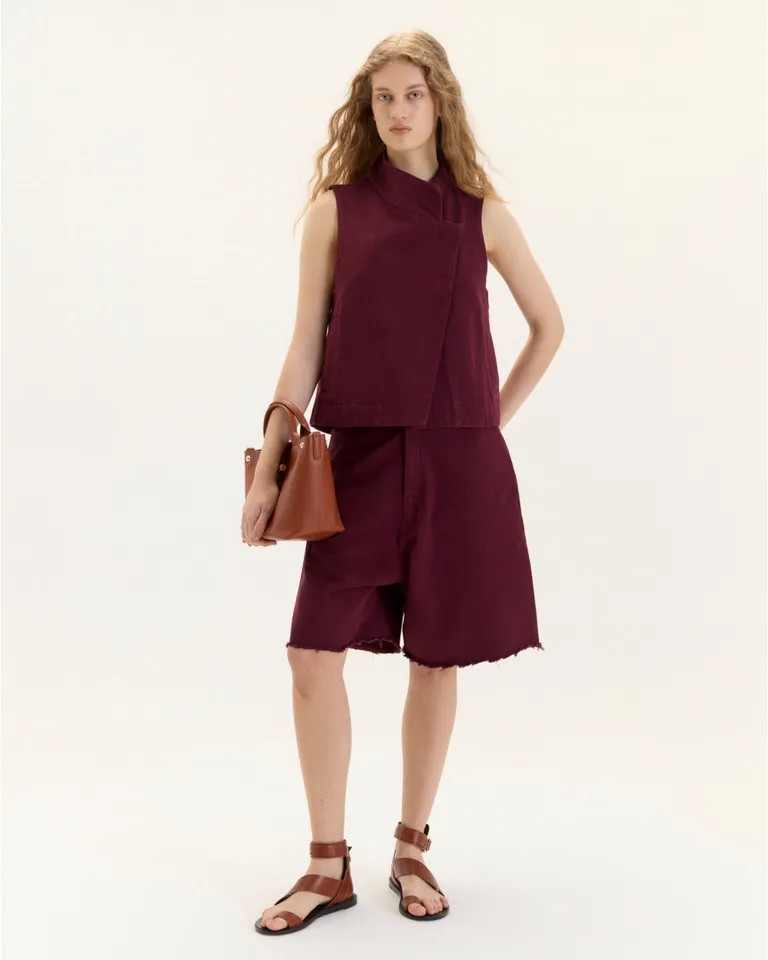 Chaleco de gabardina roja con cruce y bolsillos laterales - Versatilidad y elegancia en una sola prenda de Blue Sheep en Chalecos para argentina