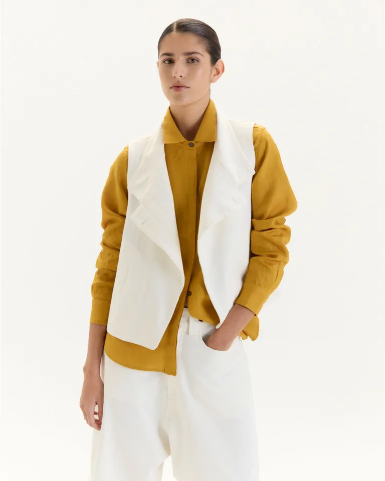 Chaleco de gabardina roja con cruce y bolsillos laterales - Versatilidad y elegancia en una sola prenda de Blue Sheep en Chalecos para argentina