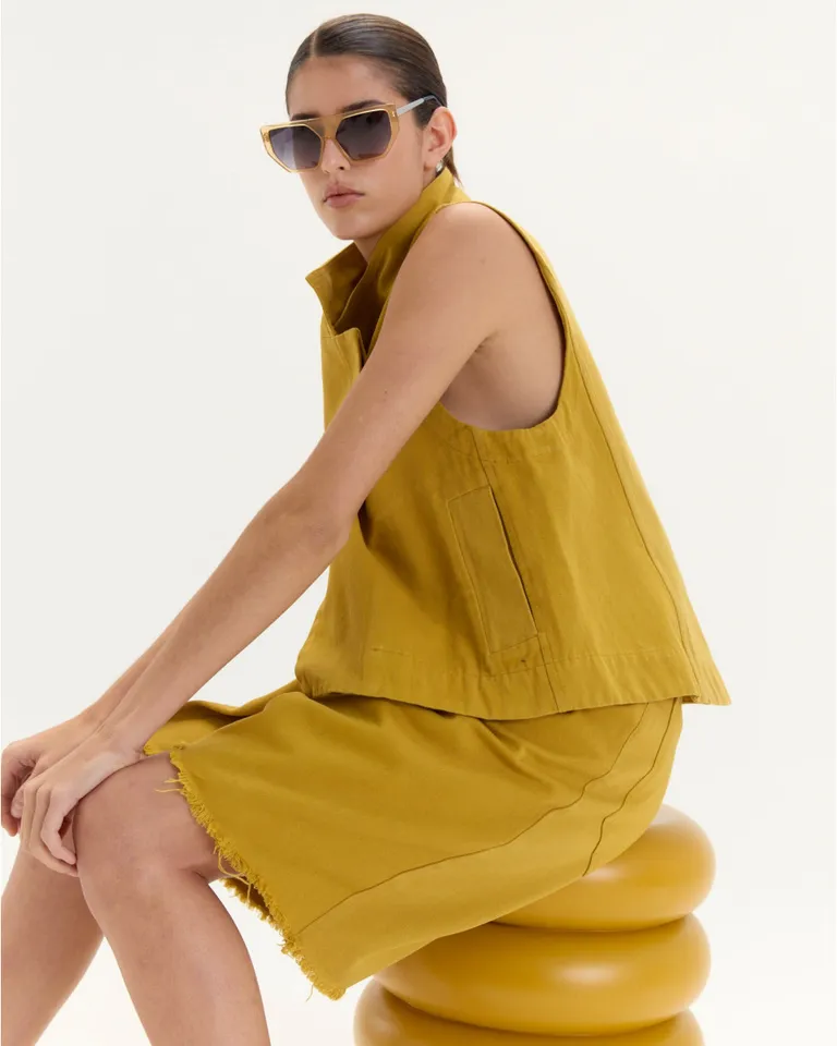 Chaleco de gabardina roja con cruce y bolsillos laterales - Versatilidad y elegancia en una sola prenda de Blue Sheep en Chalecos para argentina