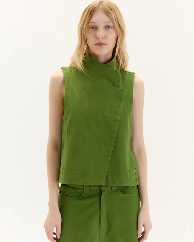 Chaleco de gabardina roja con cruce y bolsillos laterales - Versatilidad y elegancia en una sola prenda de Blue Sheep en Chalecos para argentina