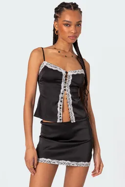 Musculosa satén botones feyra de Edikted en Tops para argentina
