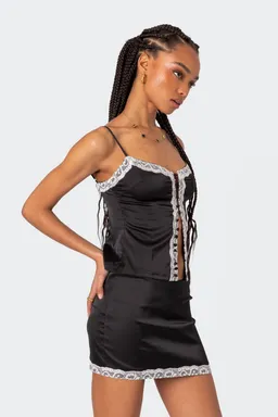 Musculosa satén botones feyra de Edikted en Tops para argentina