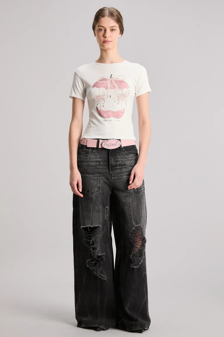 Remera blanca con estampado gráfico de la línea exclusiva de Eva de Kosiuko en Remeras para argentina