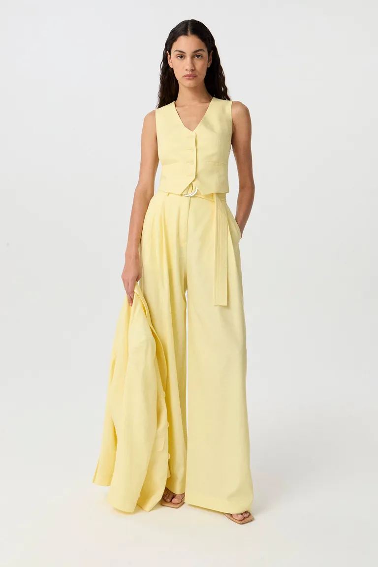 Pantalón de corte amplio y cintura alta en un sofisticado tono amarillo de Markova en Pantalones para argentina