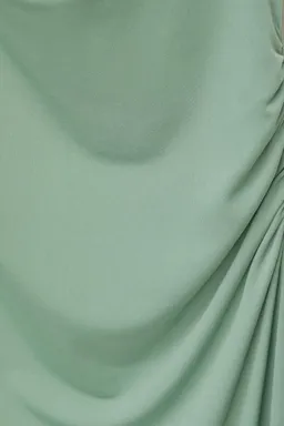 Vestido midi bretel asimétrico de Pull&Bear en Vestidos para argentina