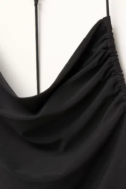 Vestido midi bretel asimétrico de Pull&Bear en Vestidos para argentina