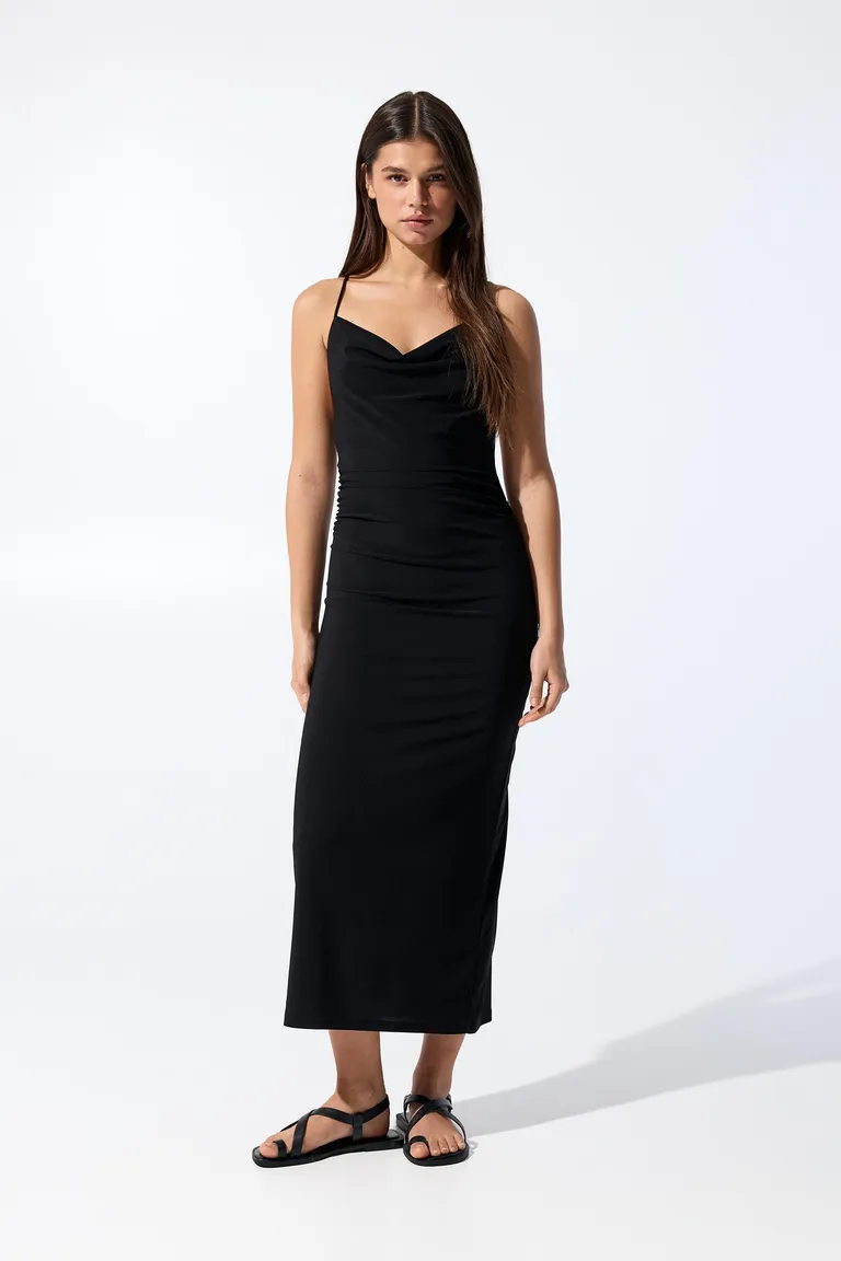 Vestido midi bretel asimétrico de Pull&Bear en Vestidos para argentina
