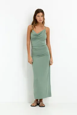 Vestido midi bretel asimétrico de Pull&Bear en Vestidos para argentina