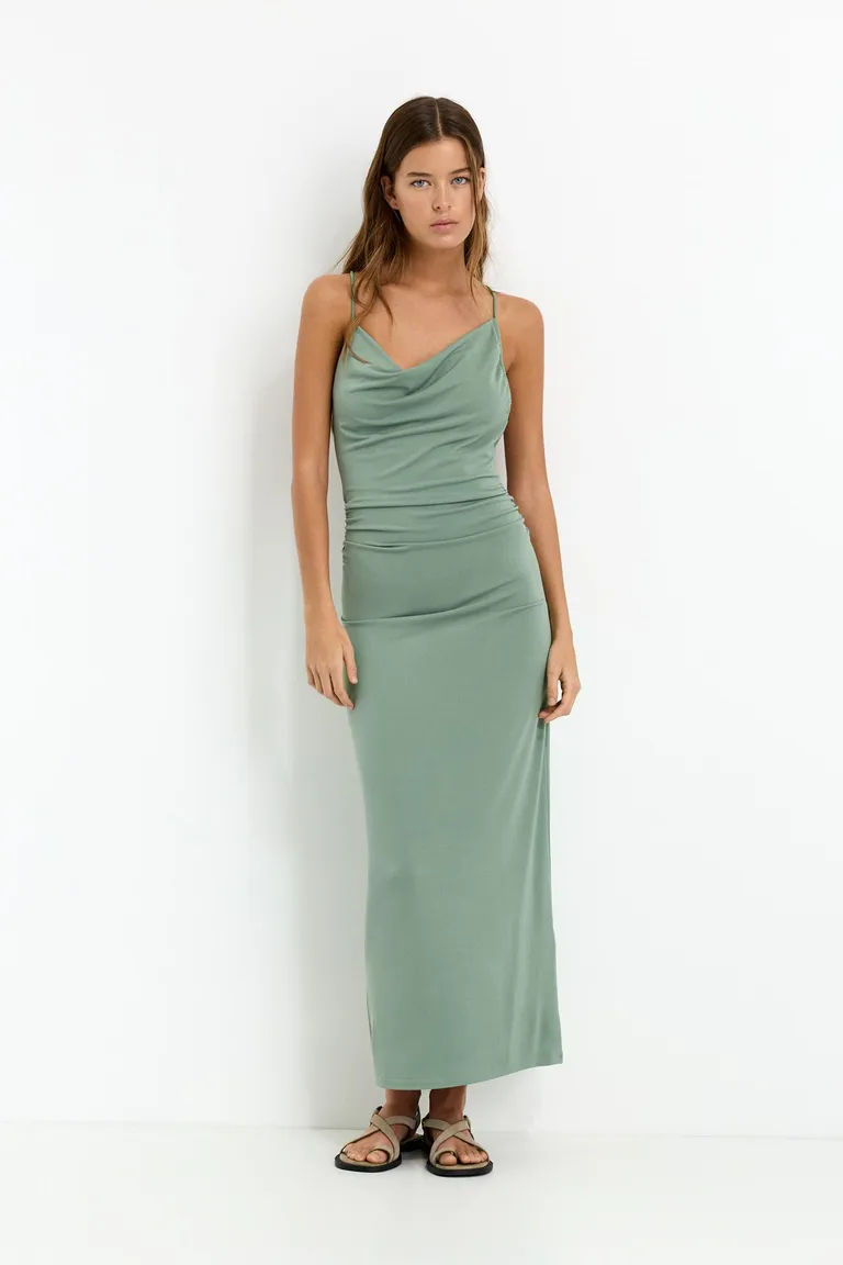 Vestido midi bretel asimétrico de Pull&Bear en Vestidos para argentina