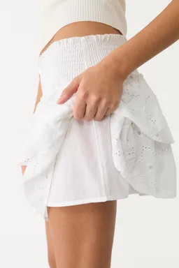 Falda pantalón bordada fluida de Stradivarius en Faldas para argentina