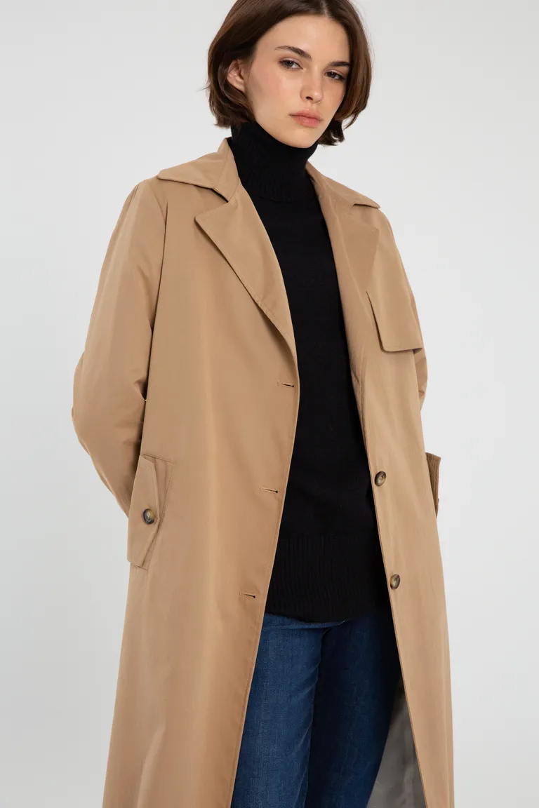 Trench camel de diseño contemporáneo y silueta regular de Naíma en Tapados para argentina