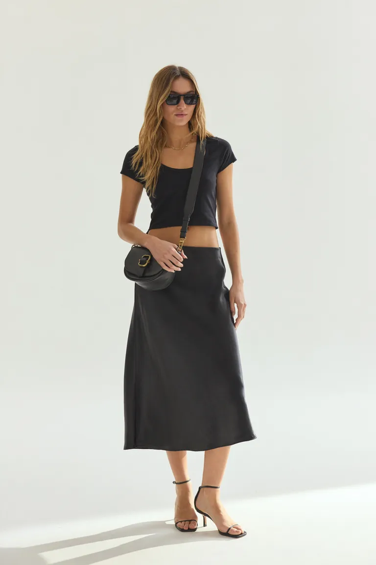 Falda pizarrita de corte midi para mujer, una prenda elegante y versátil de Akiabara en Faldas para argentina