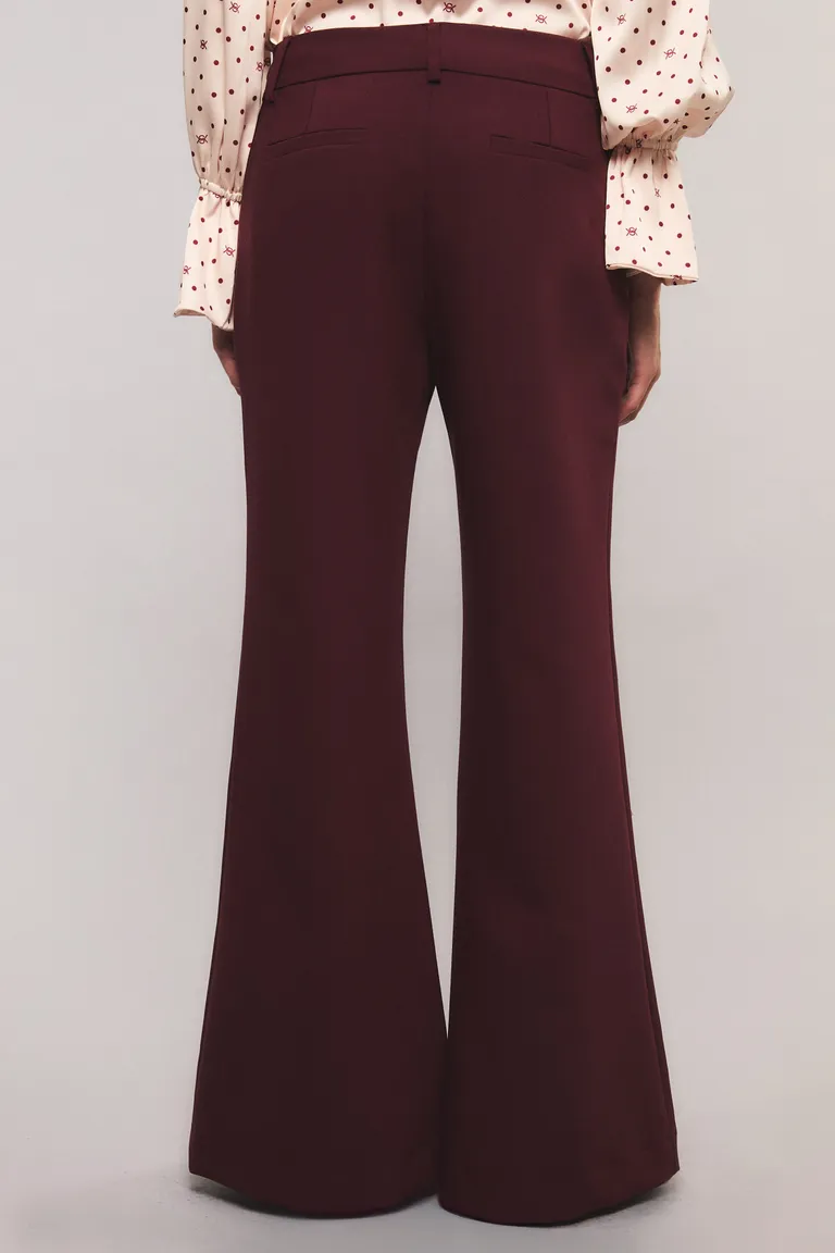 Pantalón de vestir con corte flare, bolsillos laterales, cierre invisible y calce ajustado de Kosiuko en Pantalones para argentina