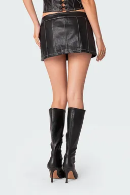 Mini falda pantalón cuero sintético moss de Edikted en Shorts para argentina