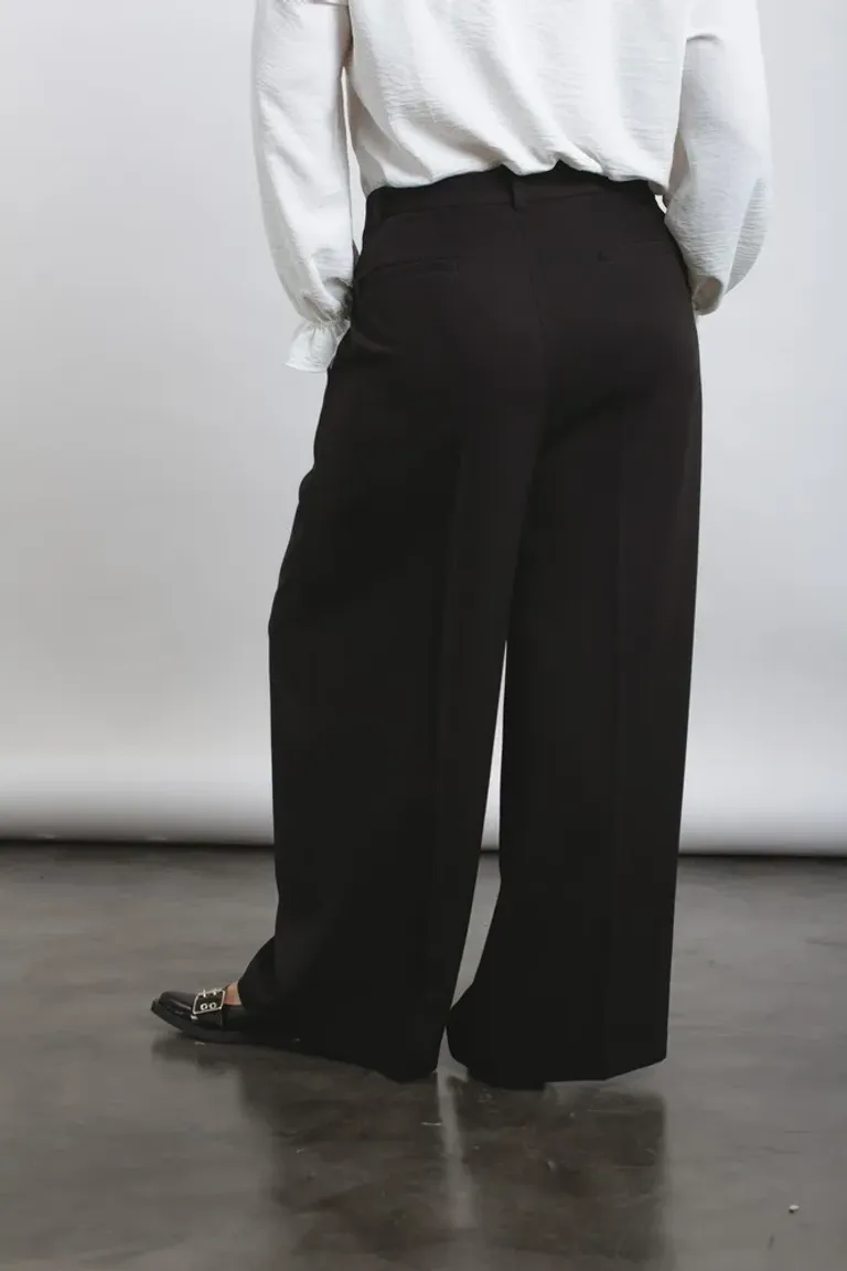 Pantalón Sastrero Amplio de Jessy en Pantalones para argentina