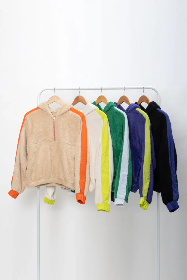 Acogedor buzo de diseño clásico para mujer de Apricot en Buzos y Sweaters para argentina