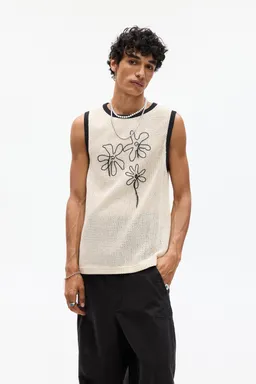 Musculosa crochet flores de Pull&Bear en Remeras y Polos para argentina