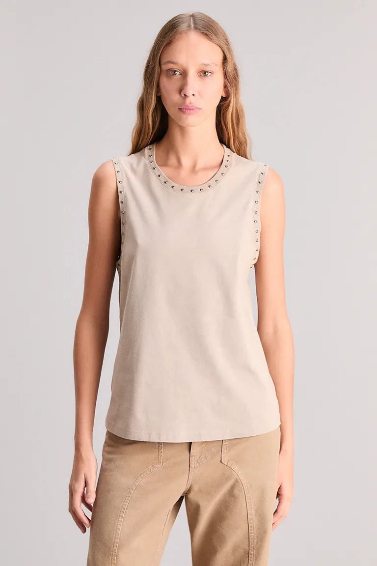 Musculosa de corte recto en tono beige, diseño elegante y minimalista de Kosiuko en Remeras para argentina