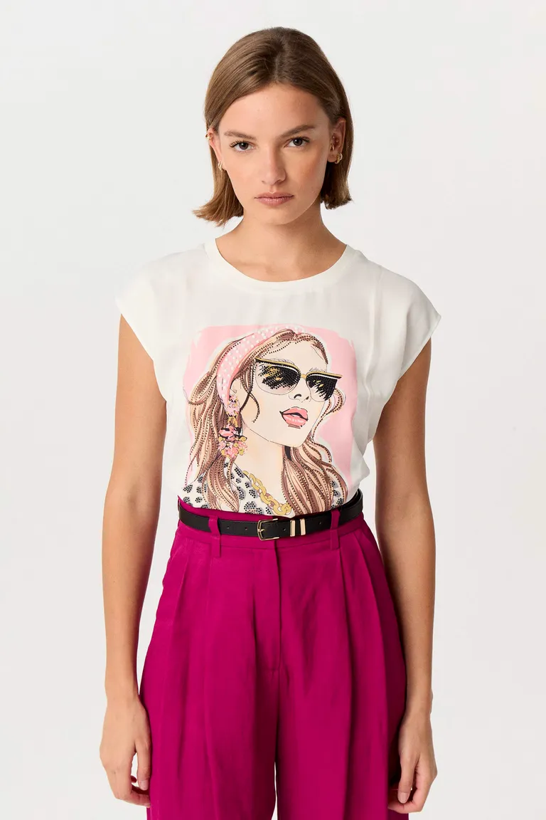 Remera de satén opaco rosa con detalles de cristales y tachitas para mujer de Markova en Remeras para argentina